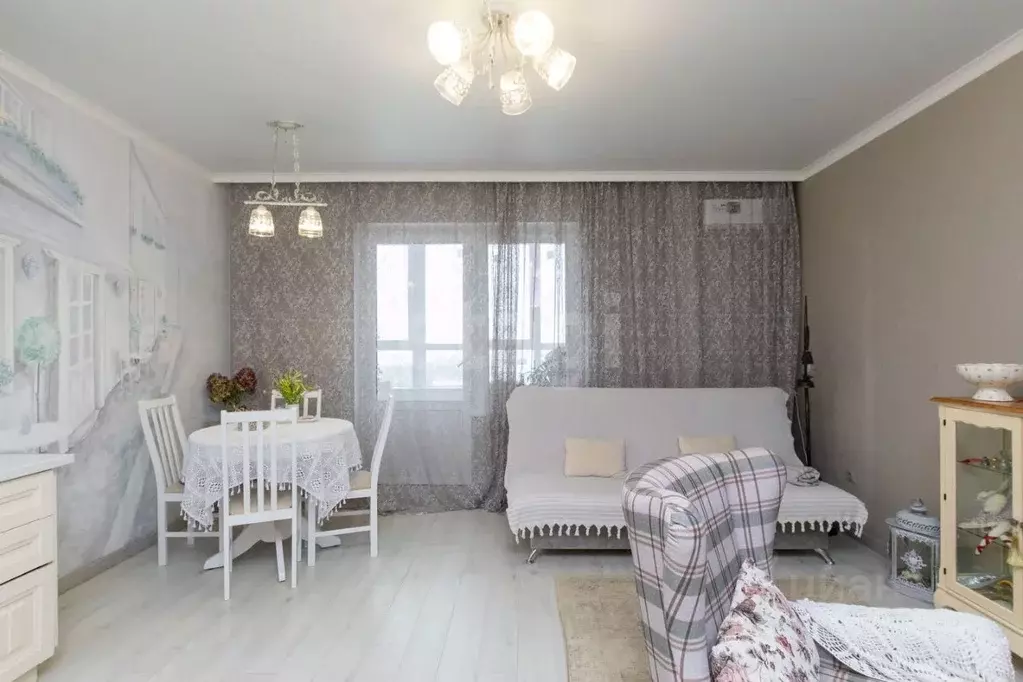 1-к кв. Тюменская область, Тюмень ул. Парада Победы, 9 (43.0 м) - Фото 1