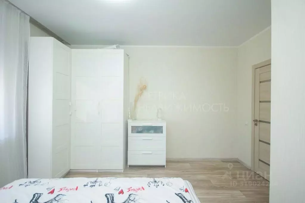 2-к кв. Тюменская область, Тюмень ул. Тимофея Чаркова, 79 (75.0 м) - Фото 0