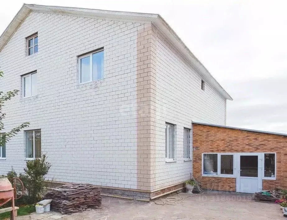 Дом в Башкортостан, Белорецкий район, с. Железнодорожный ул. ... - Фото 1