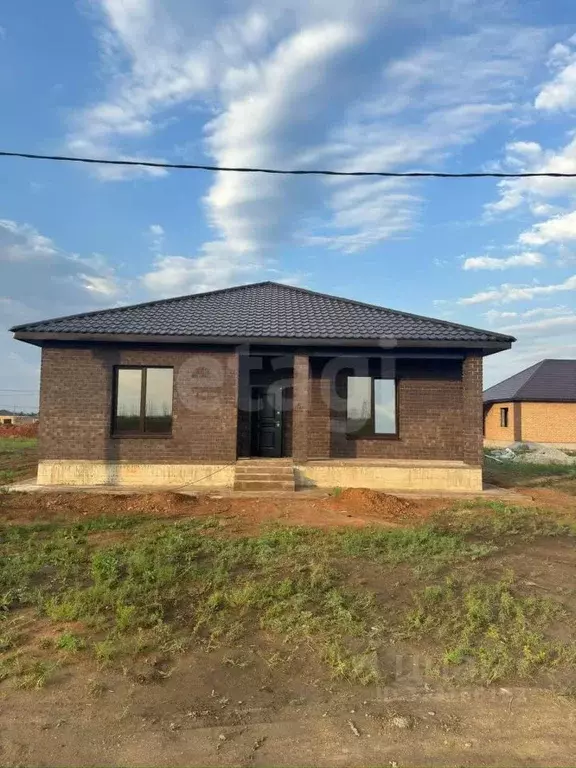 Дом в Оренбургская область, Оренбургский район, с. Благословенка ул. ... - Фото 1