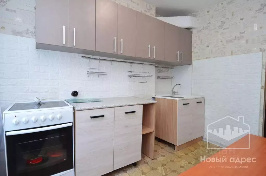 Квартира, 3 комнаты, 61.1 м - Фото 0