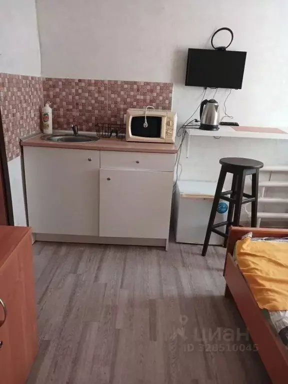 1-к кв. Омская область, Омск просп. Космический, 18Б (16.0 м) - Фото 2