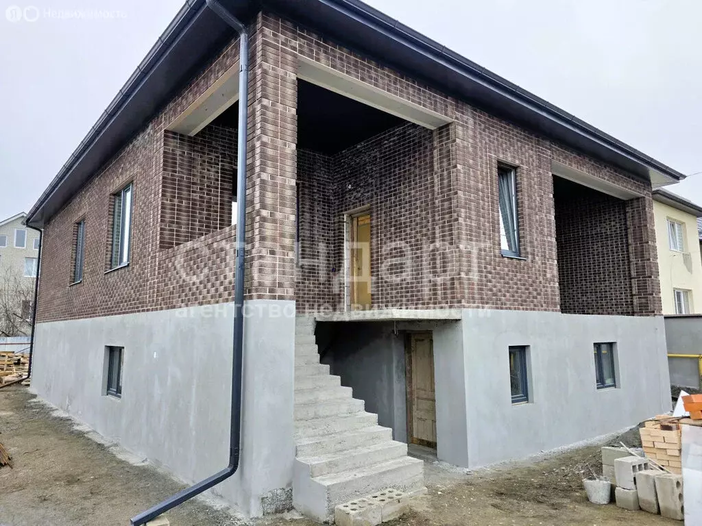 Дом в станица Ессентукская, Цветочная улица (238.8 м) - Фото 1