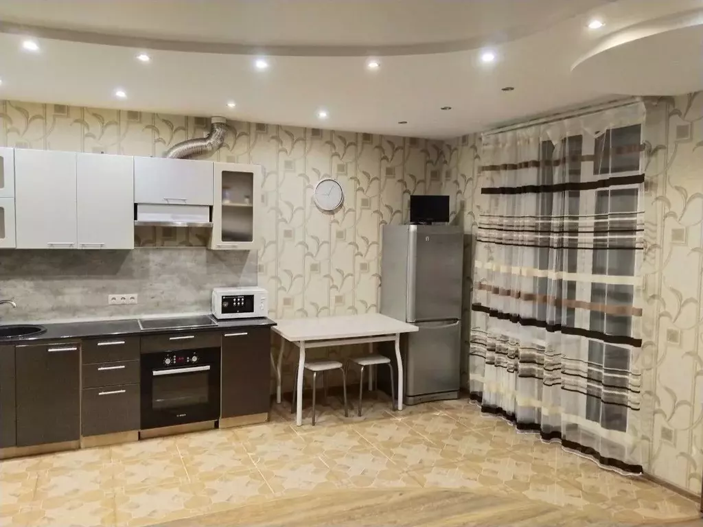 Студия Омская область, Омск просп. Комарова, 17К3 (41.0 м) - Фото 1