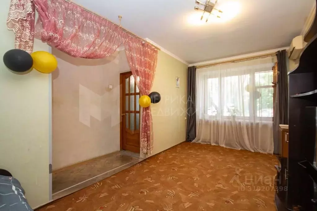 2-к кв. Тюменская область, Тюмень ул. Максима Горького, 31 (40.5 м) - Фото 0