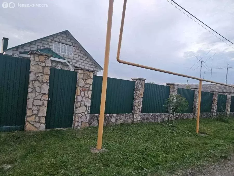 Дом в село Губарёво, Лозовая улица, 18 (100 м) - Фото 1