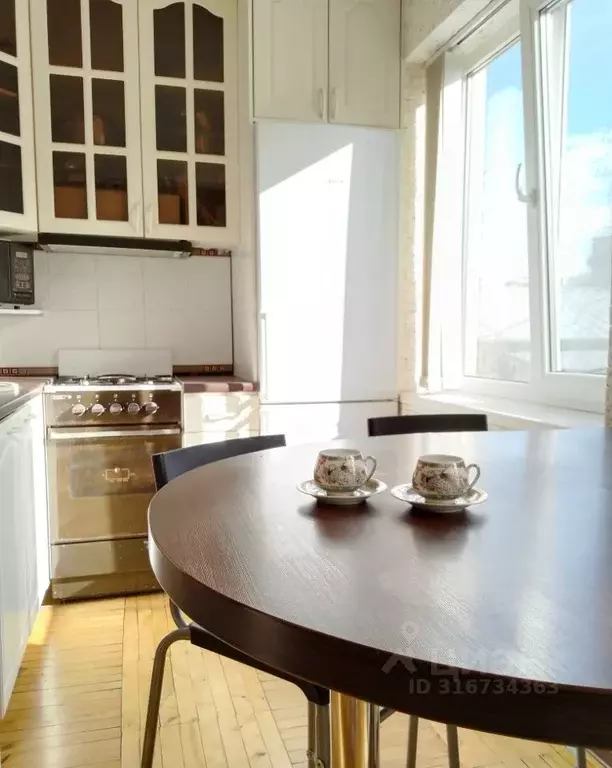 3-к кв. Карелия, Петрозаводск ул. Кутузова, 2 (62.7 м) - Фото 1