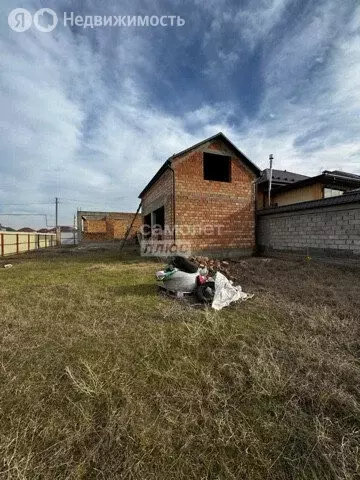 Дом в Республика Дагестан, город Кизилюрт (800 м) - Фото 1