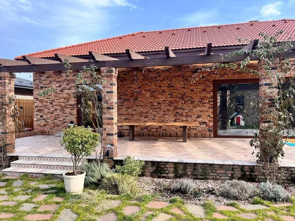 Дом в Краснодарский край, Краснодар ул. Баха, 2/1 (379 м) - Фото 1