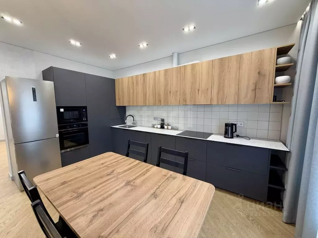 1-к кв. Тюменская область, Тюмень ул. Игоря Комиссарова, 26 (61.2 м) - Фото 1