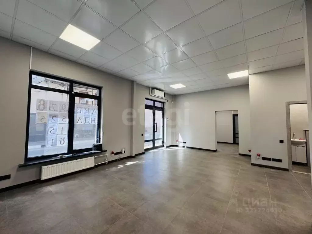 Торговая площадь в Крым, Алушта ул. 15 Апреля (59 м) - Фото 1