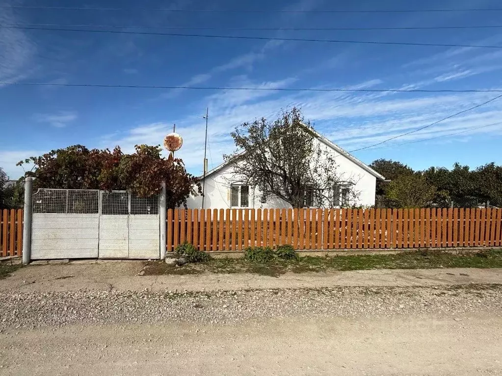 Дом в Крым, Джанкойский район, с. Заречное ул. Парковая, 19 (91 м) - Фото 1
