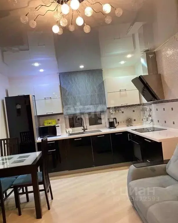 3-к кв. Свердловская область, Екатеринбург ул. Вилонова, 22А (82.0 м) - Фото 1