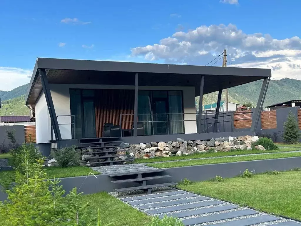 Дом в Алтай, Чемальский район, с. Чемал ул. Майская, 38 (70 м) - Фото 1