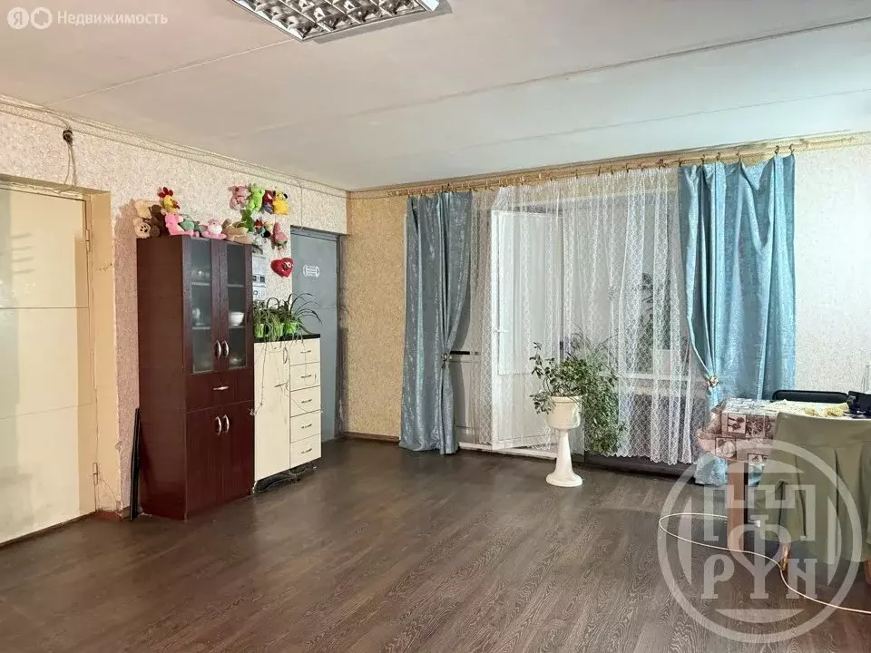 1к в 8-комнатной квартире (12 м) - Фото 1