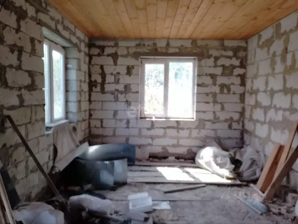 Дом в Белгородская область, Корочанский район, Бехтеевское с/пос, с. ... - Фото 1