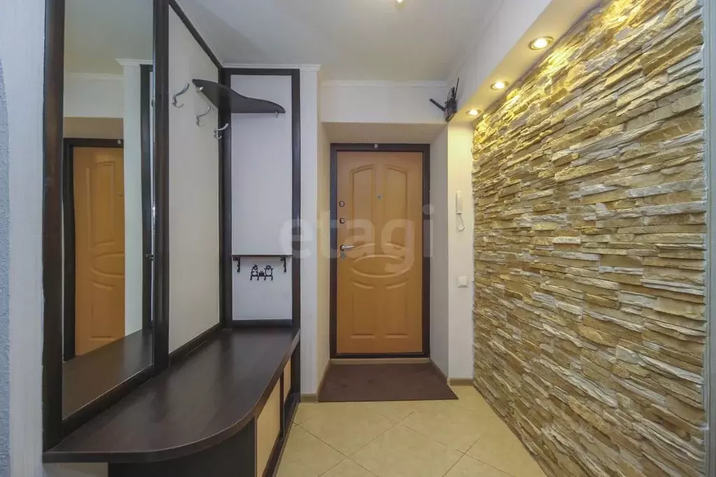 3-к кв. Омская область, Омск ул. Химиков, 34 (70.1 м) - Фото 1