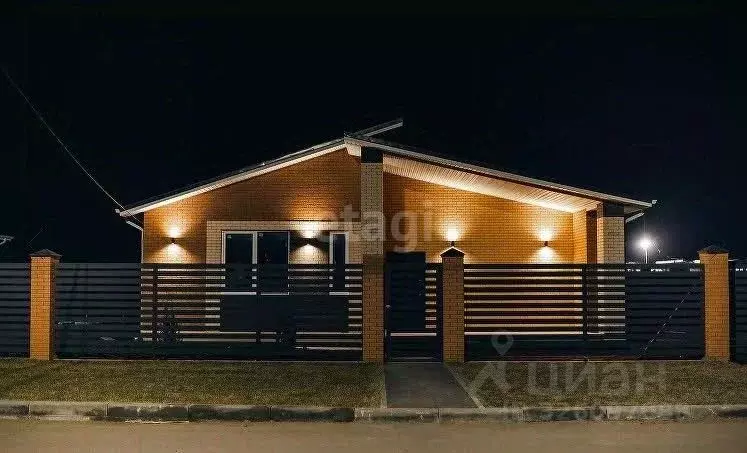 Дом в Астраханская область, Приволжский район, Биография кп ул. ... - Фото 1