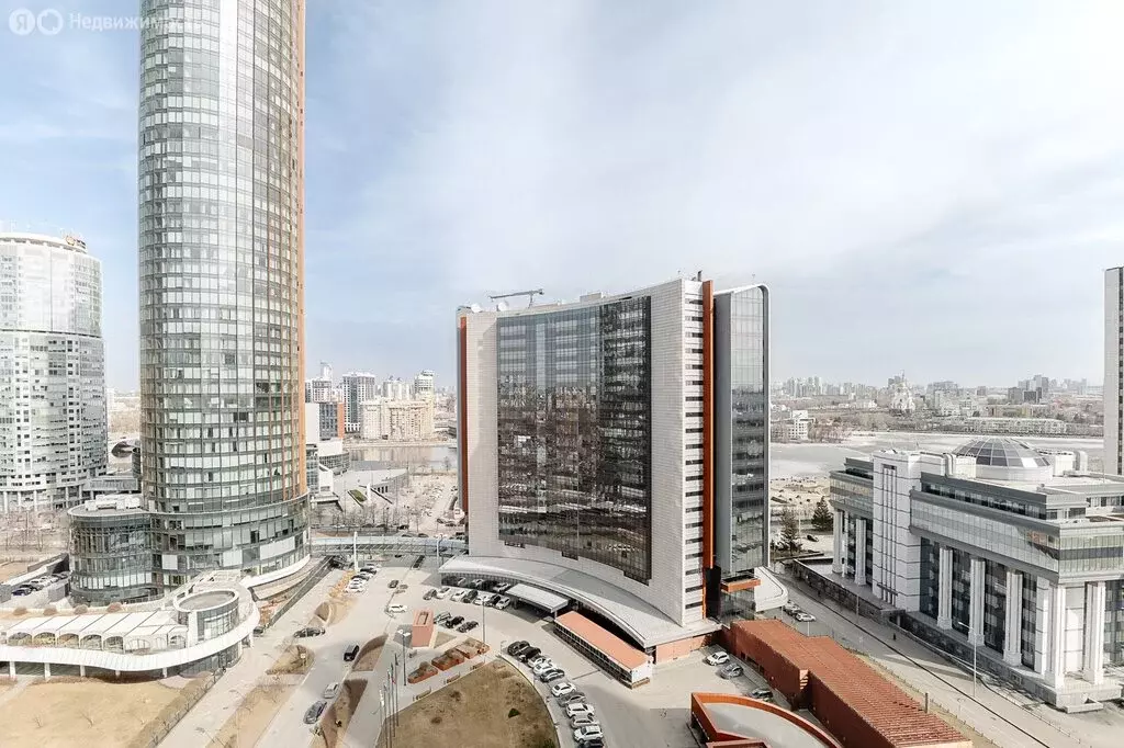 3-комнатная квартира: Екатеринбург, улица Февральской Революции, 21 ... - Фото 0