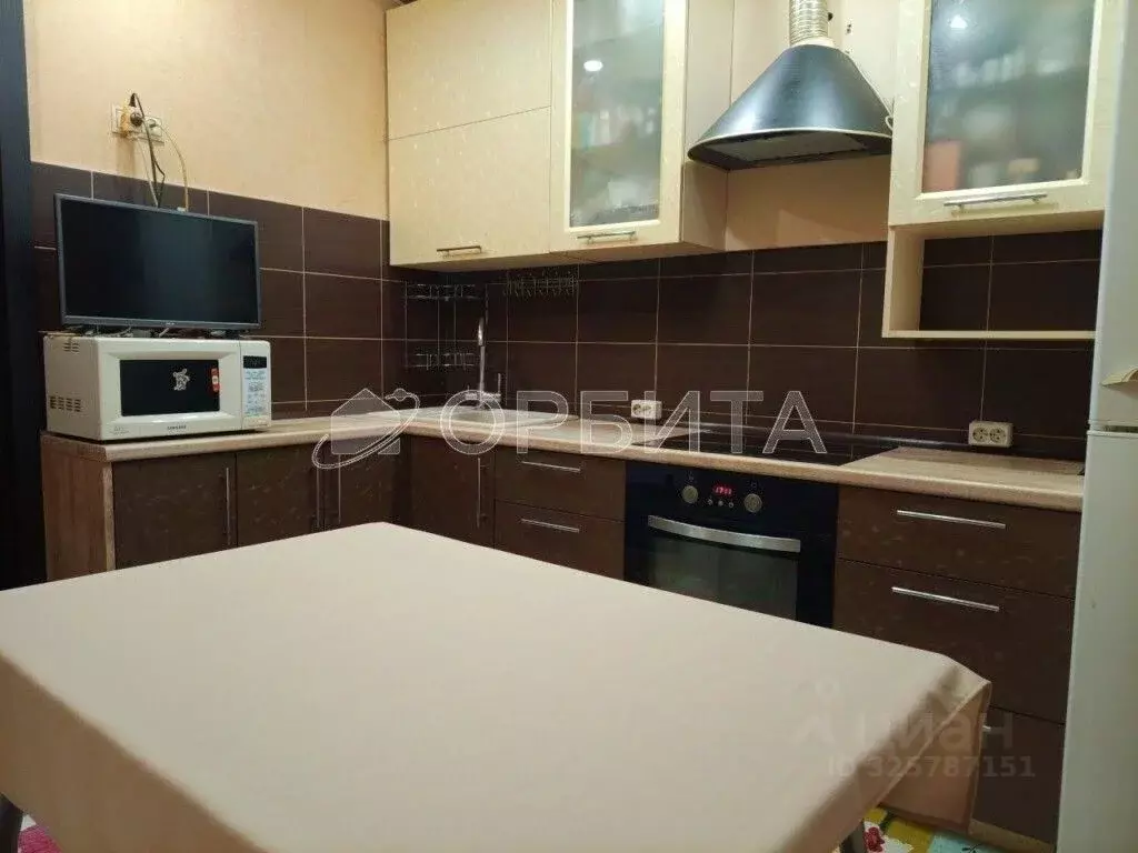 3-к кв. Тюменская область, Тюмень ул. Муравленко, 35 (68.6 м) - Фото 2