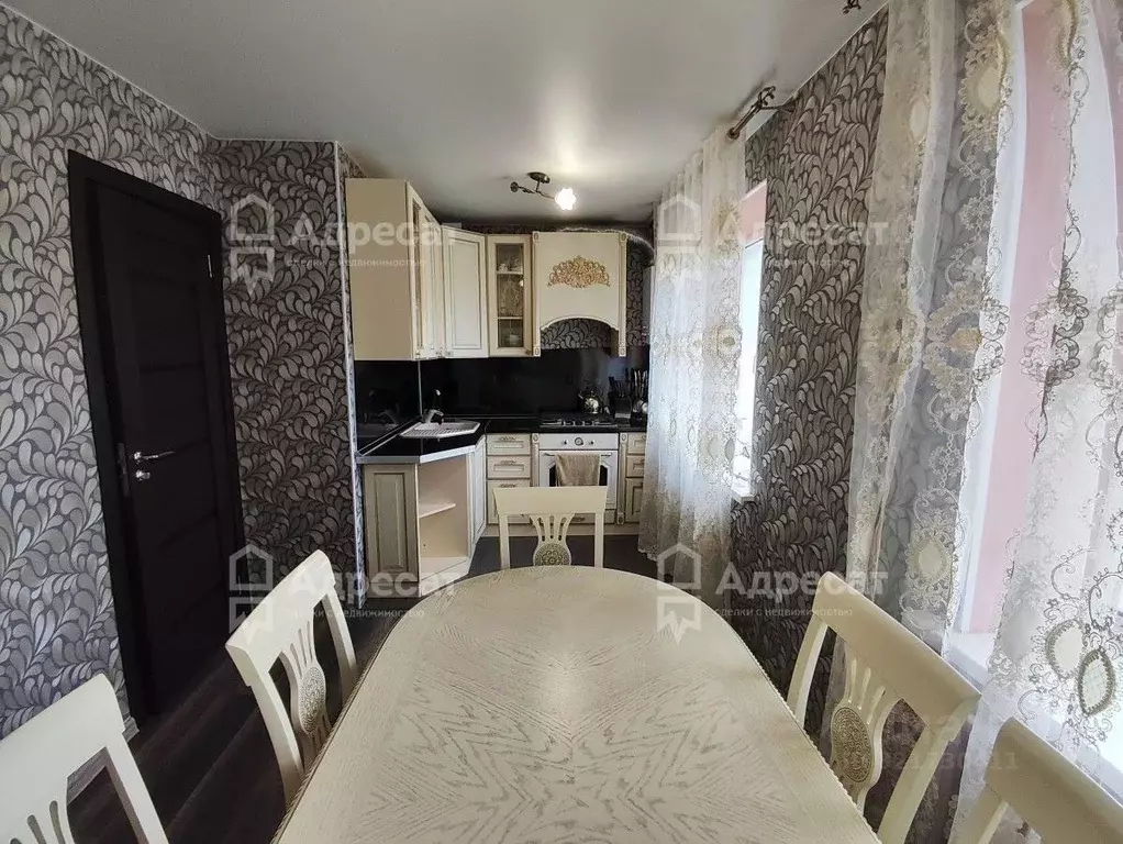 3-к кв. Волгоградская область, Волгоград ул. Быстрова, 82 (62.2 м) - Фото 0