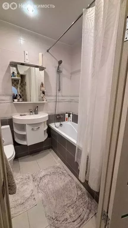 2-комнатная квартира: Александров, улица Жулёва, 1к1 (50 м) - Фото 1