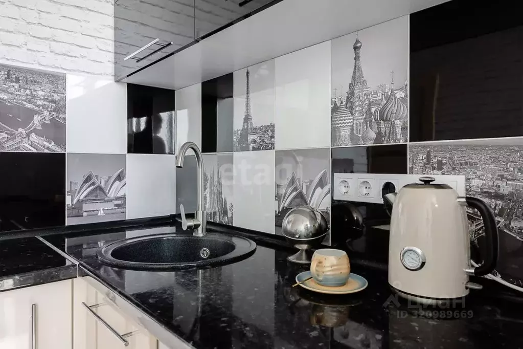 2-к кв. Свердловская область, Екатеринбург ул. Краснолесья, 16к2 (59.6 ... - Фото 0