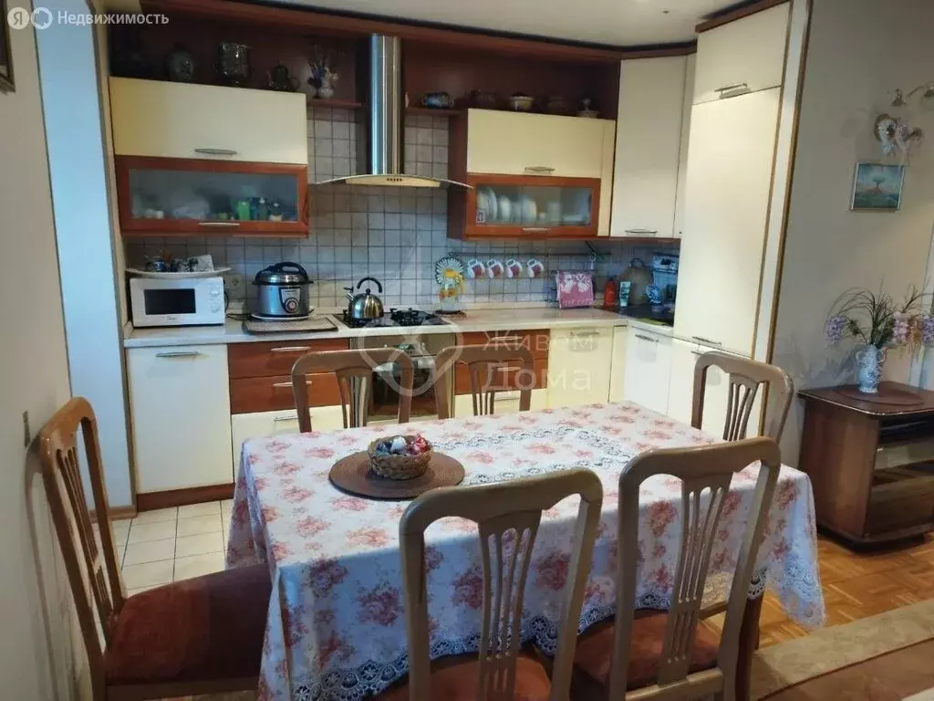 3-комнатная квартира: Волгоград, Нарвская улица, 8 (80.4 м) - Фото 1