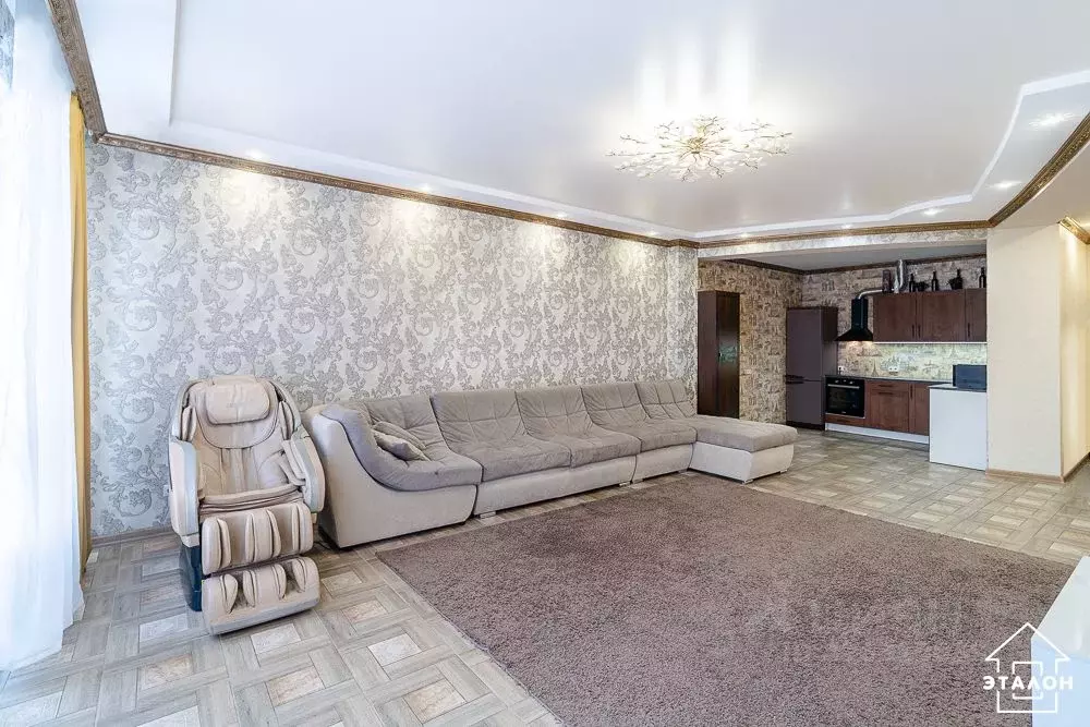 3-к кв. Омская область, Омск ул. Масленникова, 58 (105.8 м) - Фото 0