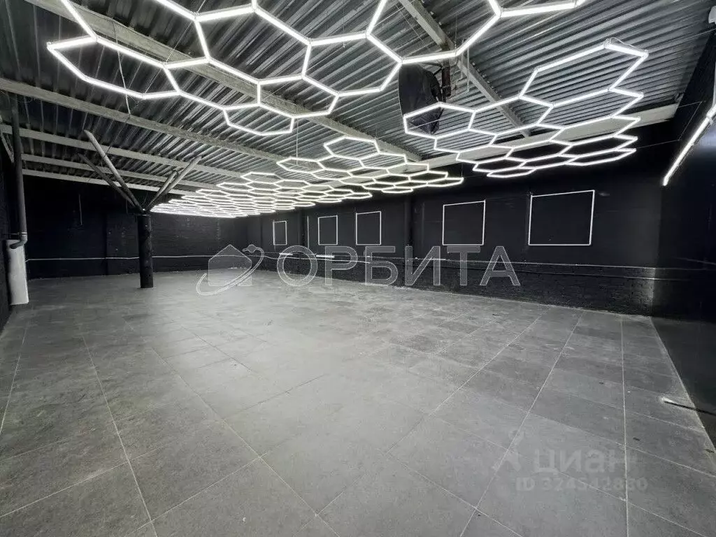 Помещение свободного назначения в Тюменская область, Тюмень ул. 50 лет ... - Фото 0