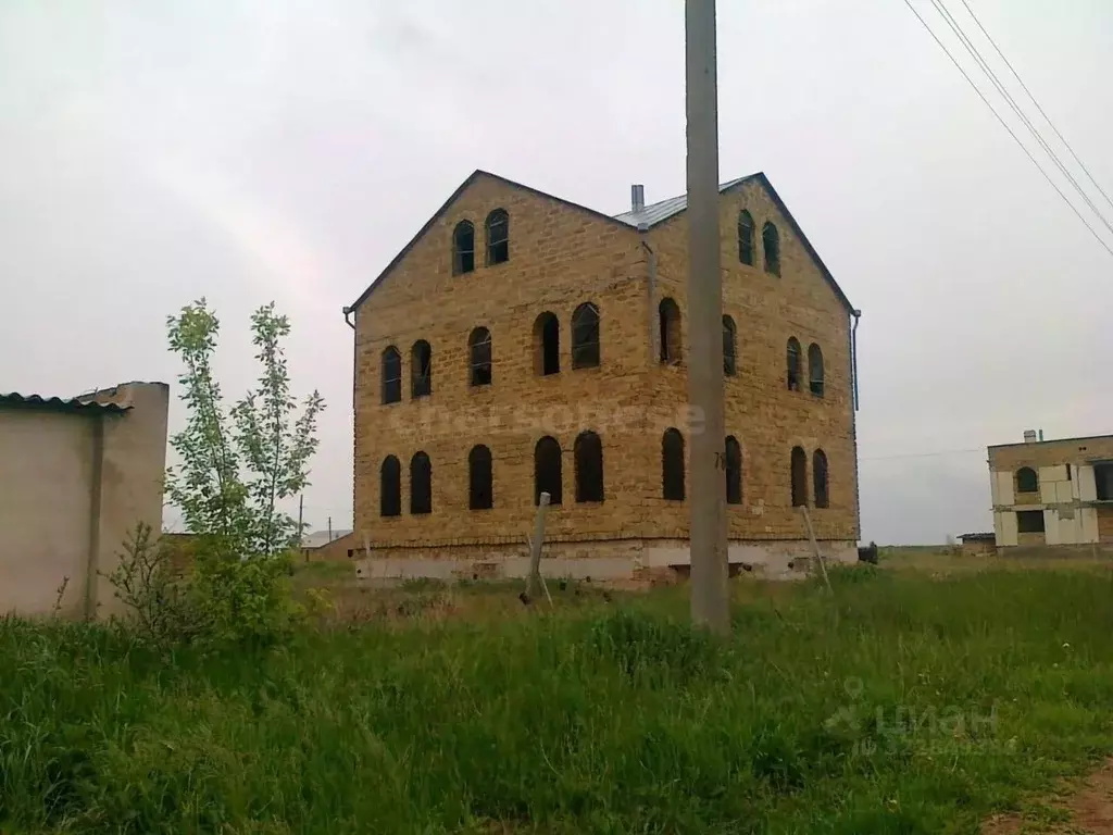 Дом в Крым, Сакский район, с. Лесновка ул. Крымская (640 м) - Фото 2