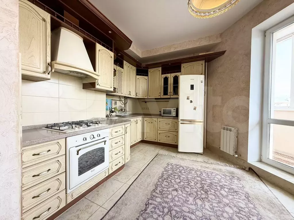 3-к. квартира, 100 м, 5/10 эт. - Фото 0