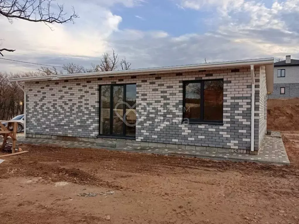 Дом в Волгоградская область, Волгоград ул. Джамбула Джабаева (103 м) - Фото 2