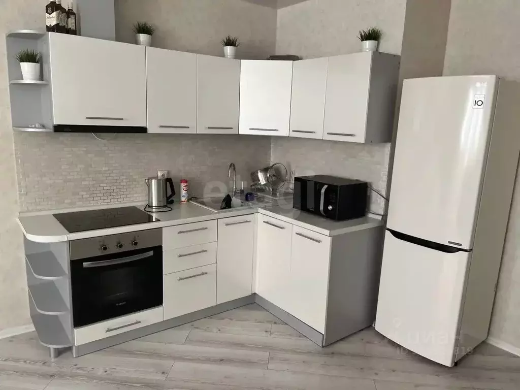 Студия Тюменская область, Тюмень ул. Дмитрия Менделеева, 2 (30.9 м) - Фото 1