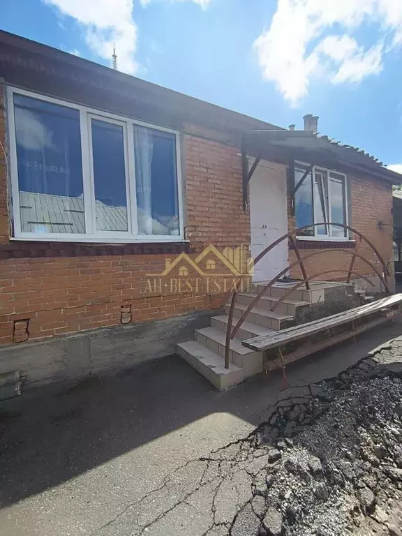 Дом в Северная Осетия, Владикавказ ул. Алибека Кантемирова, 36 (100 м) - Фото 1