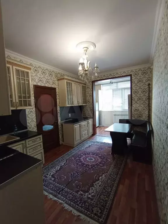 2-к. квартира, 60 м, 1/10 эт. - Фото 1