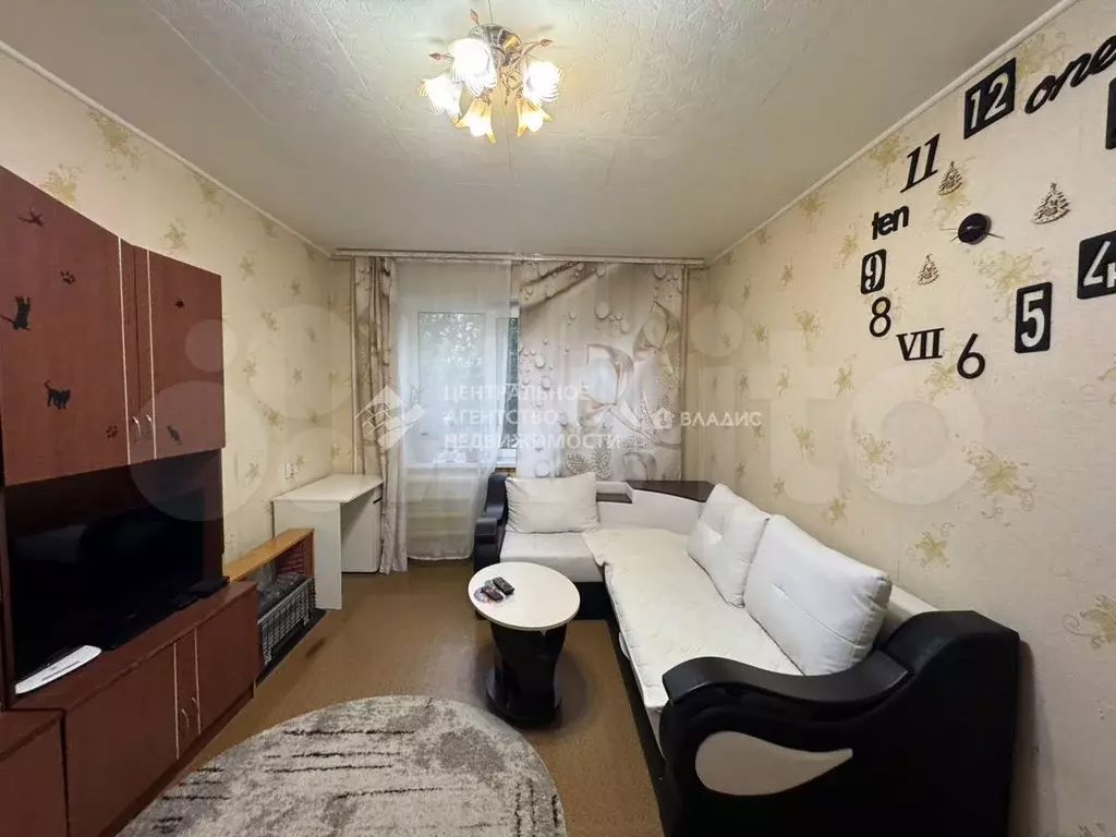 2-к. квартира, 60 м, 1/10 эт. - Фото 0