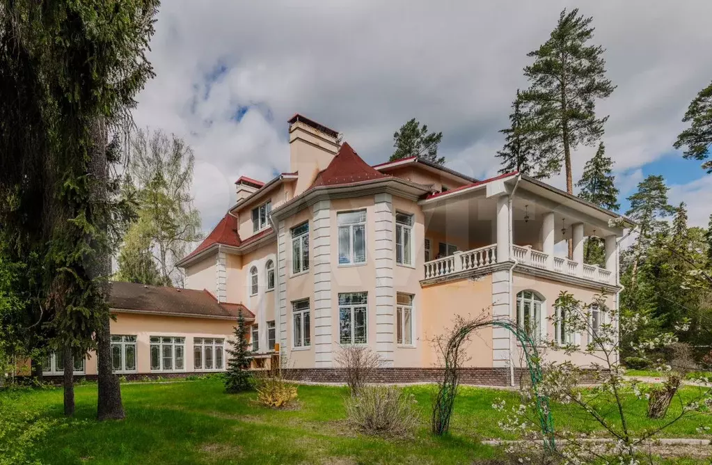 Дом 1067 м на участке 1,13 га - Фото 0