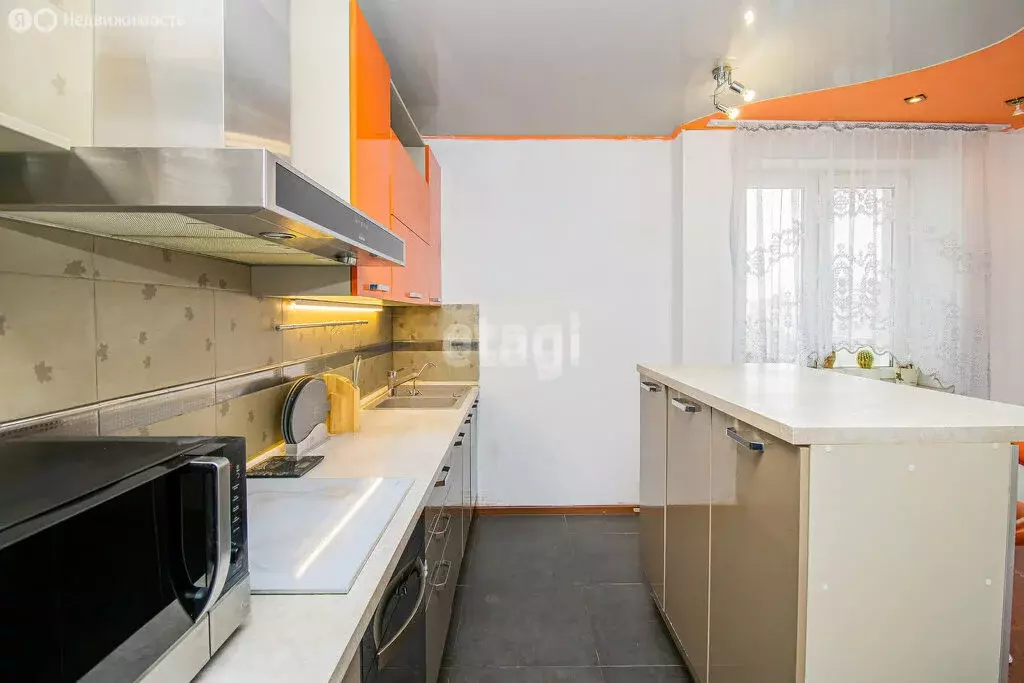 2-комнатная квартира: Тюмень, Комсомольская улица, 75 (99.2 м) - Фото 0