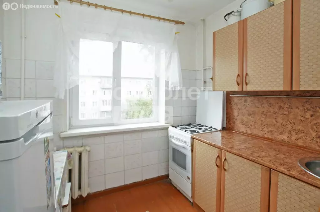 3-комнатная квартира: Омск, улица Ермолаева, 10 (63.5 м) - Фото 0