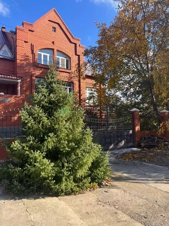 Дом в Астраханская область, Астрахань пер. 8-й Ульяновский, 13 (420 м) - Фото 2