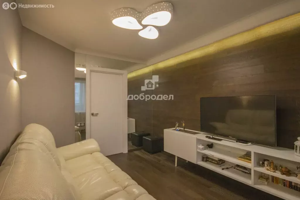 3-комнатная квартира: Екатеринбург, улица Авиаторов, 12 (58.8 м) - Фото 1