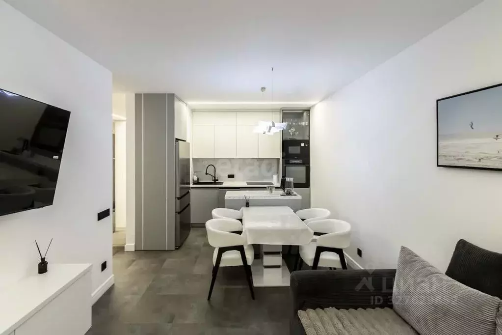 2-к кв. Тюменская область, Тюмень ул. 50 лет Октября, 57Бк2 (70.0 м) - Фото 1