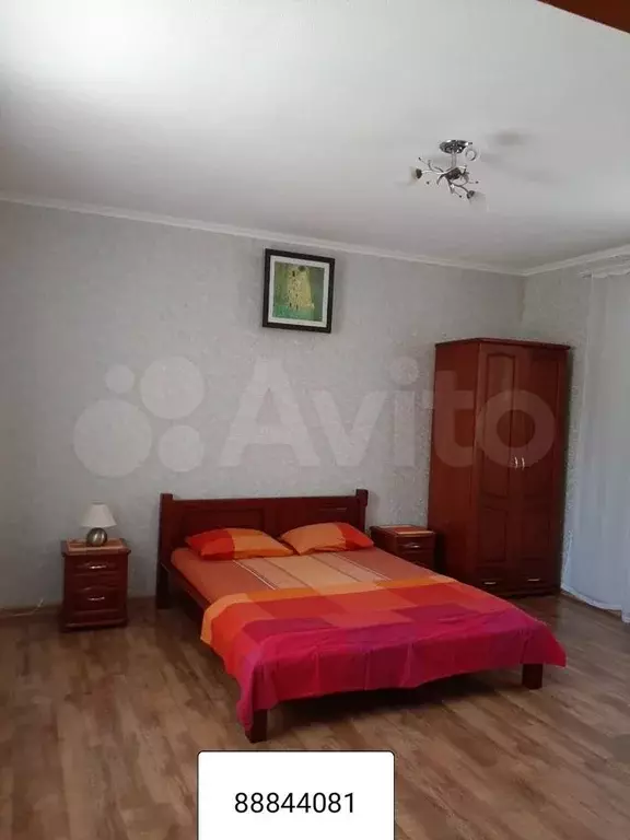 Комната 40 м, 1/2 эт. - Фото 1