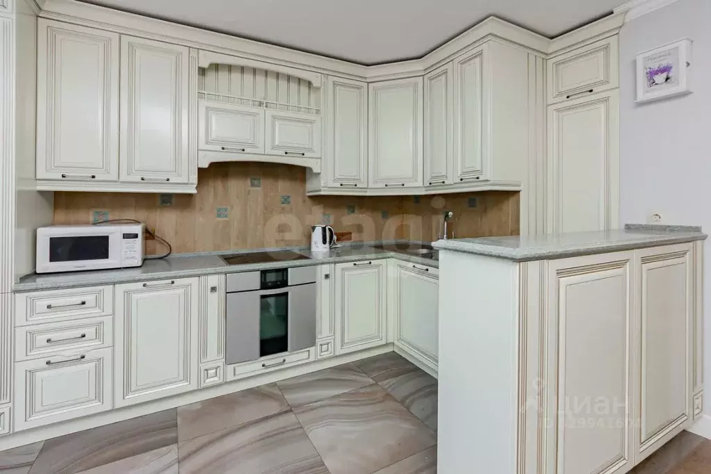 2-к кв. Тюменская область, Тюмень ул. Пермякова, 79 (89.9 м) - Фото 1