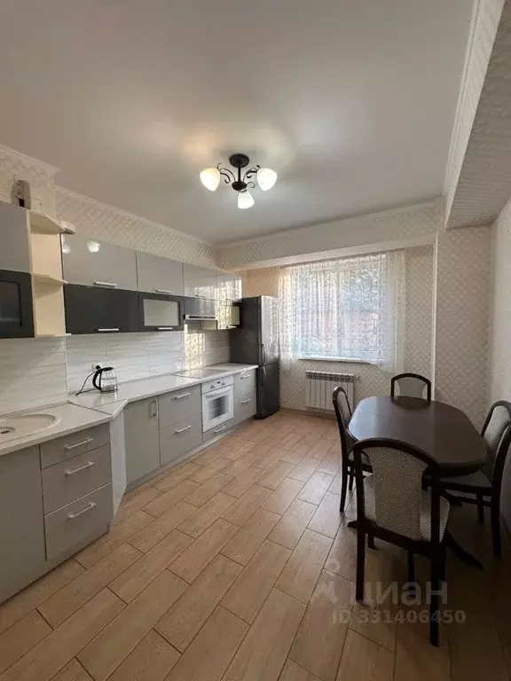 3-к кв. Крым, Симферополь ул. Караманова, 3 (80.0 м) - Фото 1