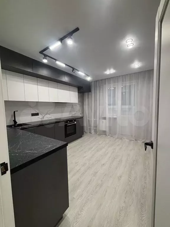 2-к. квартира, 60 м, 16/17 эт. - Фото 0