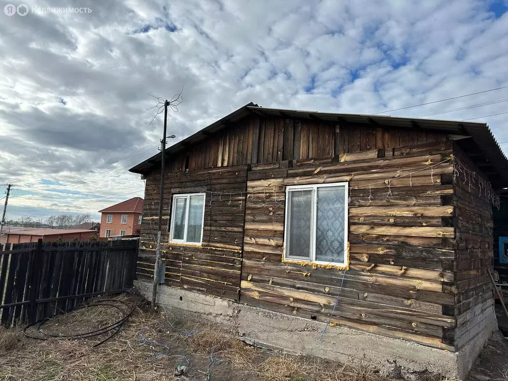 Дом в село Подсинее, Гаражная улица (50 м) - Фото 1