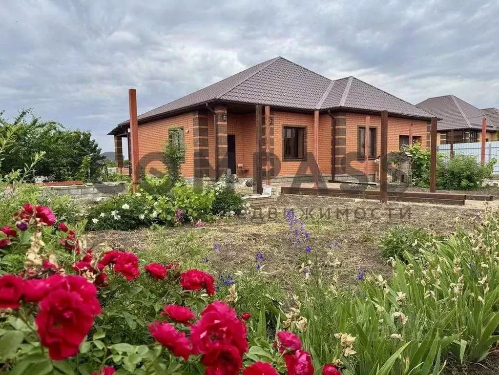 Дом в Белгородская область, Корочанский район, Мелиховское с/пос, с. ... - Фото 1