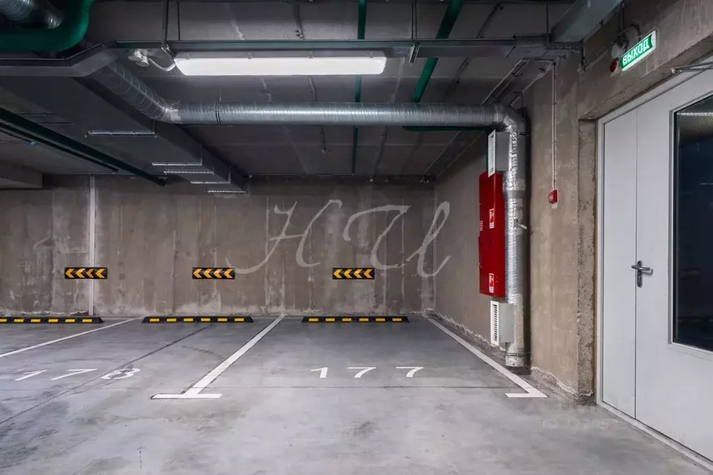 Гараж в Санкт-Петербург Октябрьская наб., 40 (15 м) - Фото 0